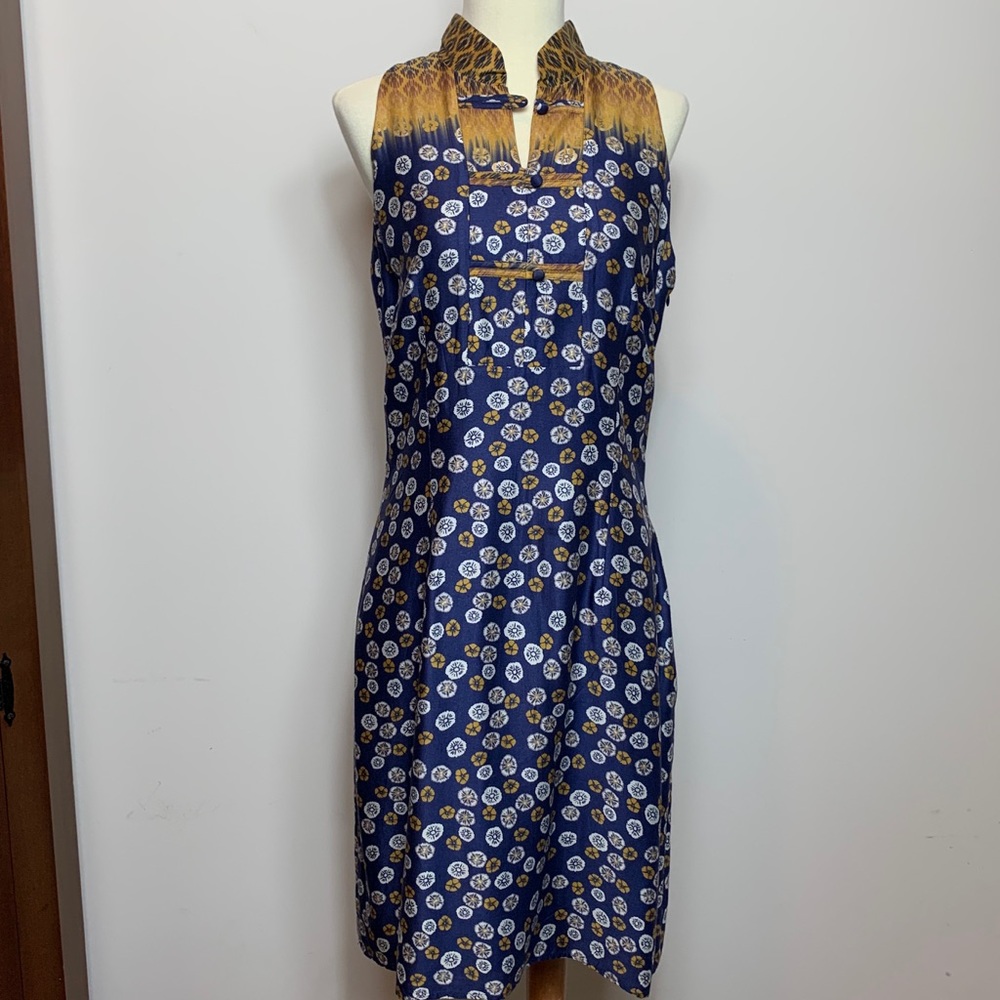 Basel silk mandarin neckline blue gold print